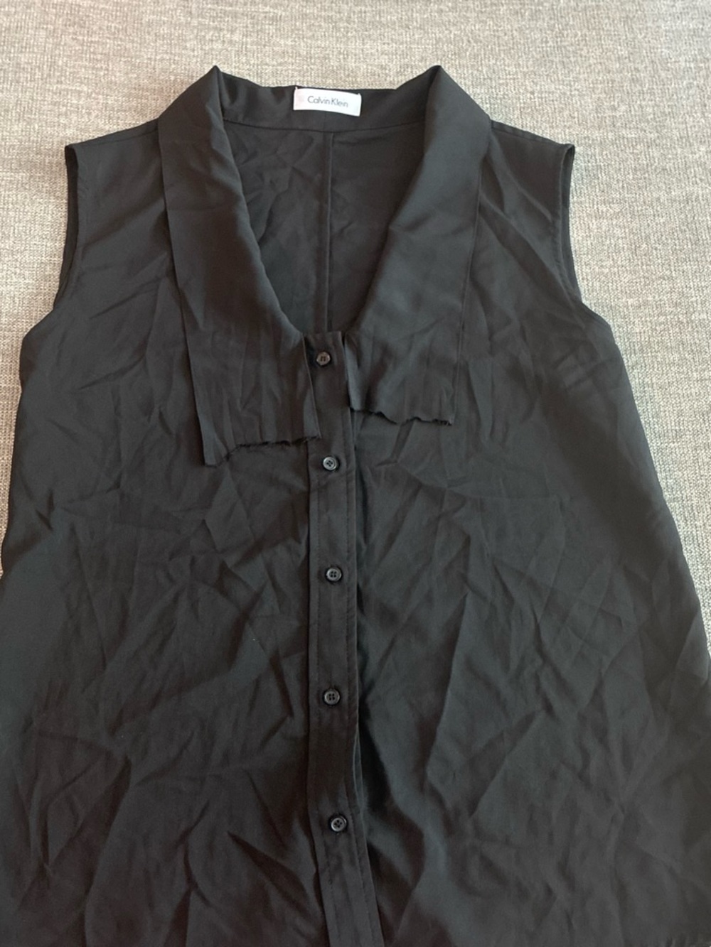 Calvin Klein woman’s Black Sleeveless Button-Front Shirt